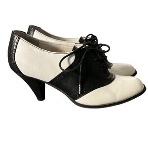 G.H. Bass & Co. Black White Saddle Shoes Oxford Lace Up Heels Rockabilly Retro